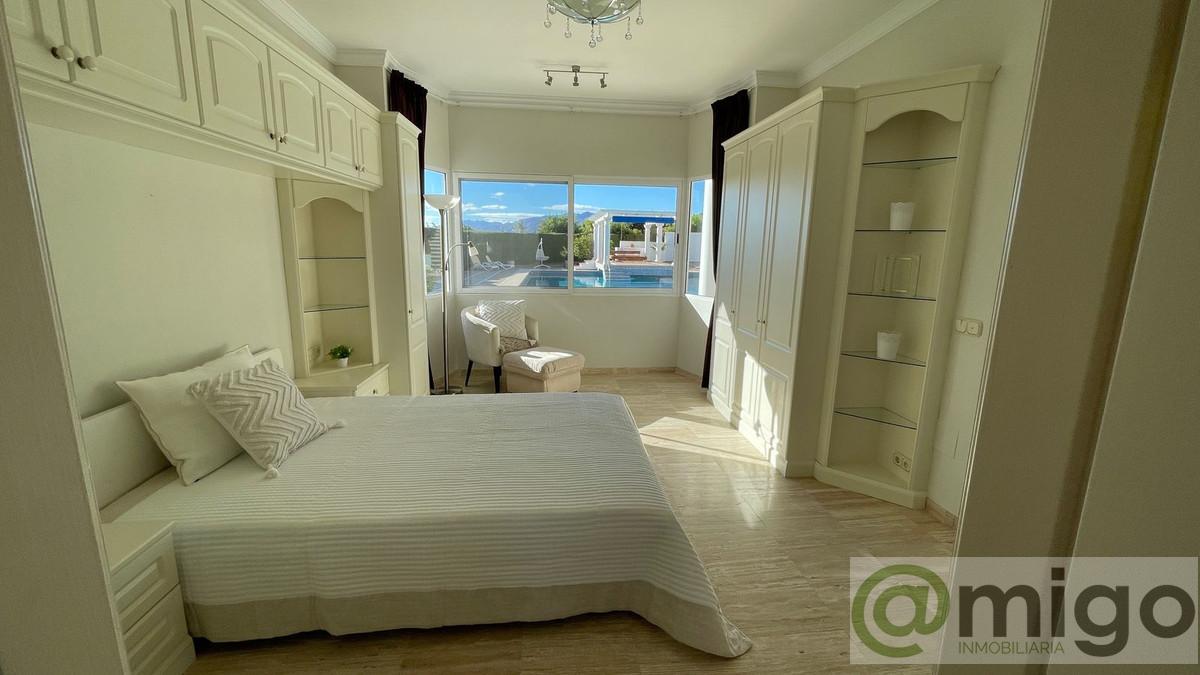 For sale of villa in Mijas