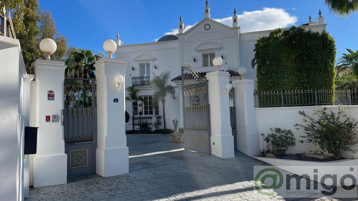 For sale of villa in Mijas