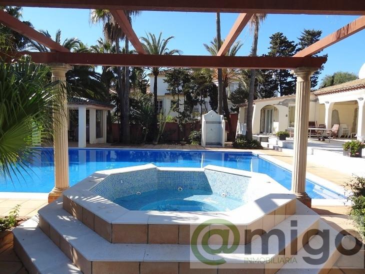 Venta de villa en Estepona