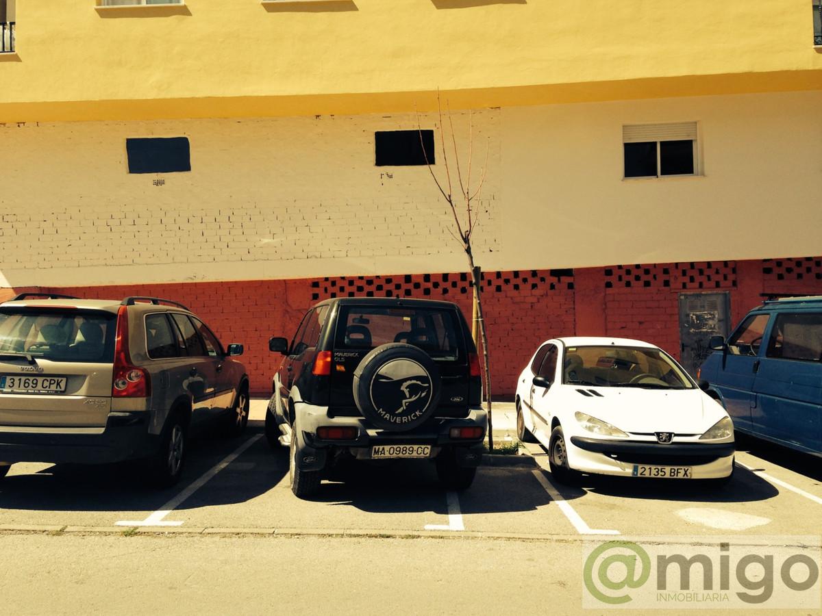 For sale of commercial in Estepona