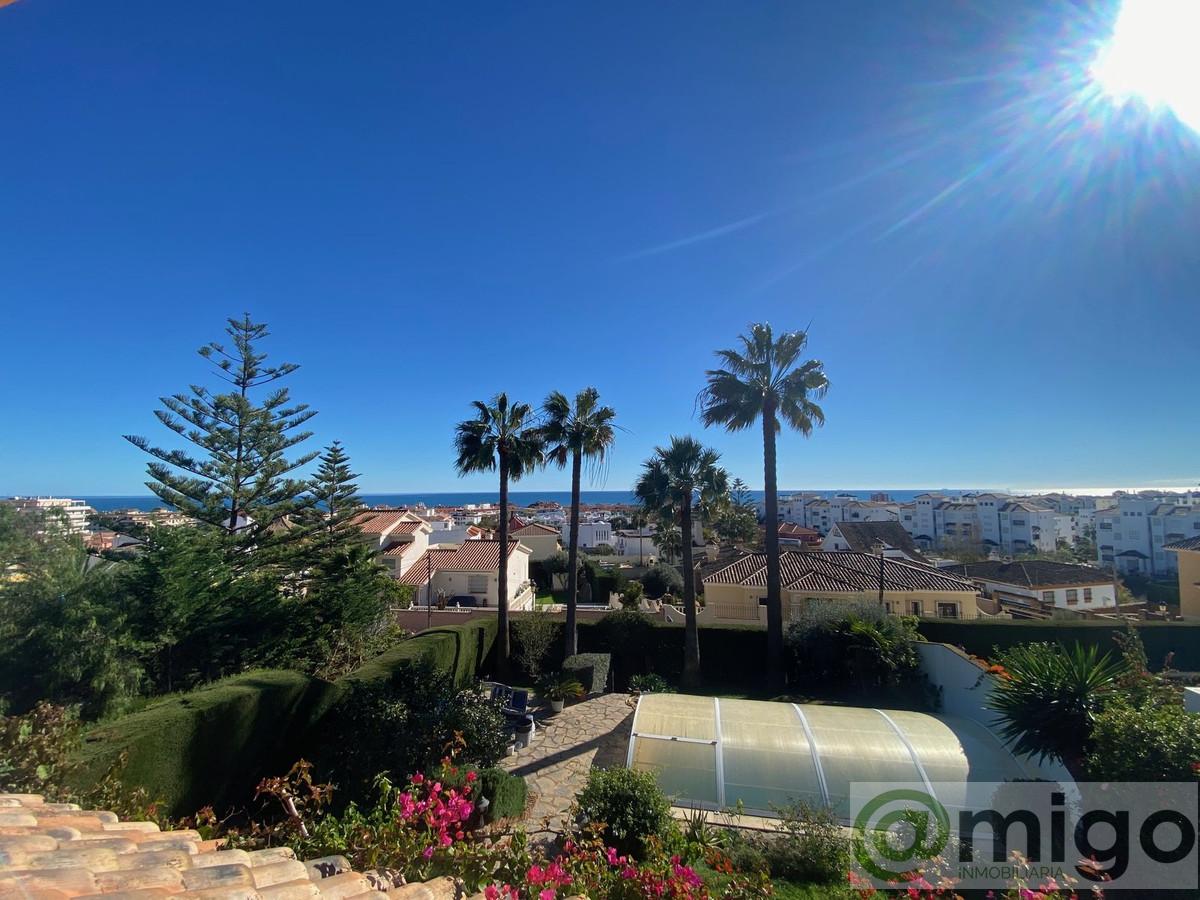 Venta de villa en San Luis de Sabinillas