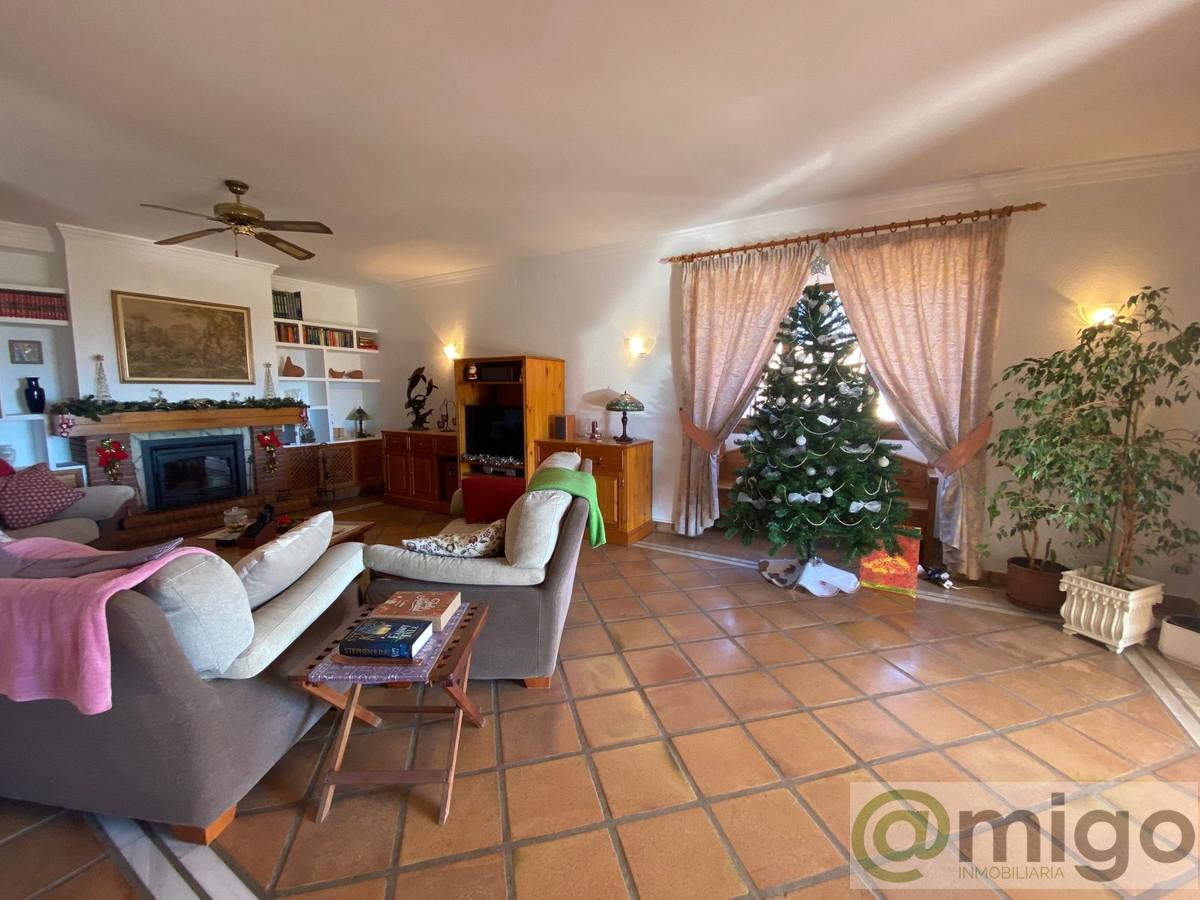 Venta de villa en San Luis de Sabinillas