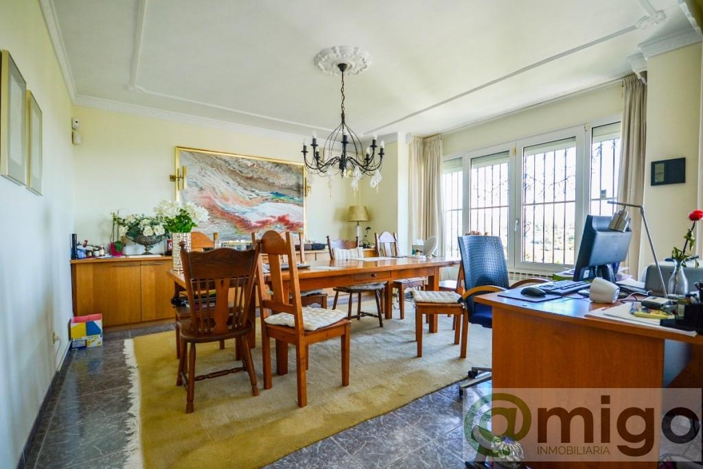 For sale of villa in Estepona