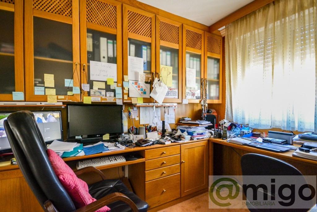 For sale of villa in Estepona