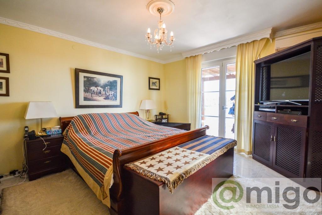 For sale of villa in Estepona