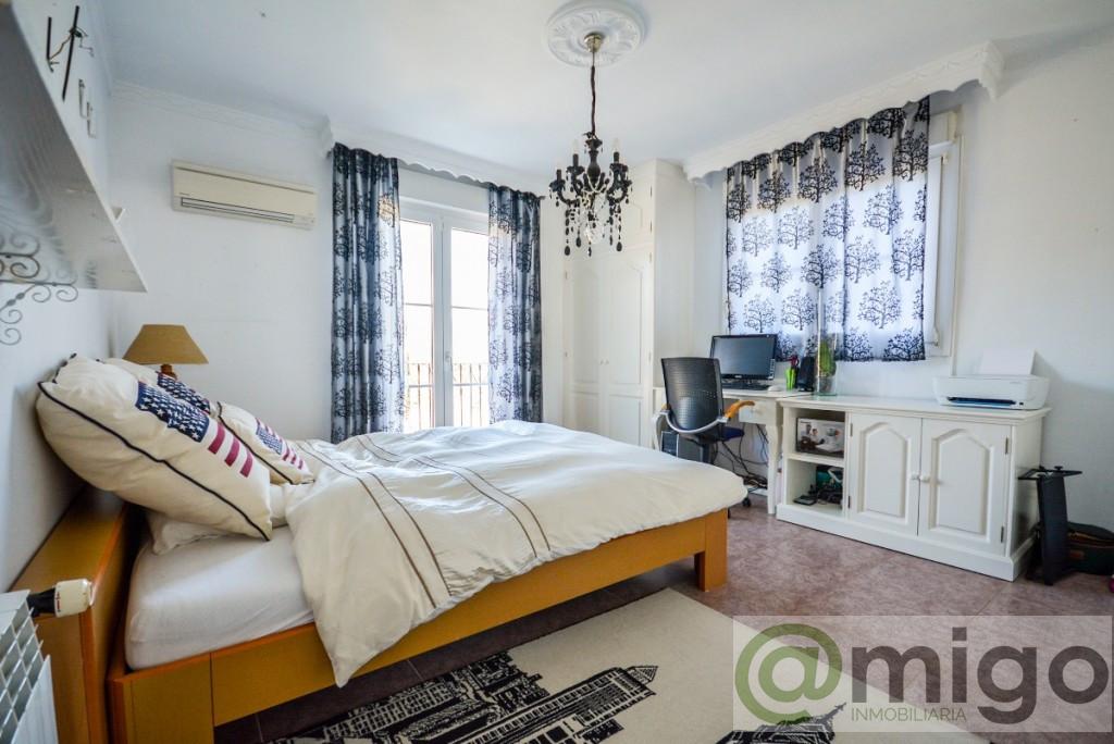 For sale of villa in Estepona