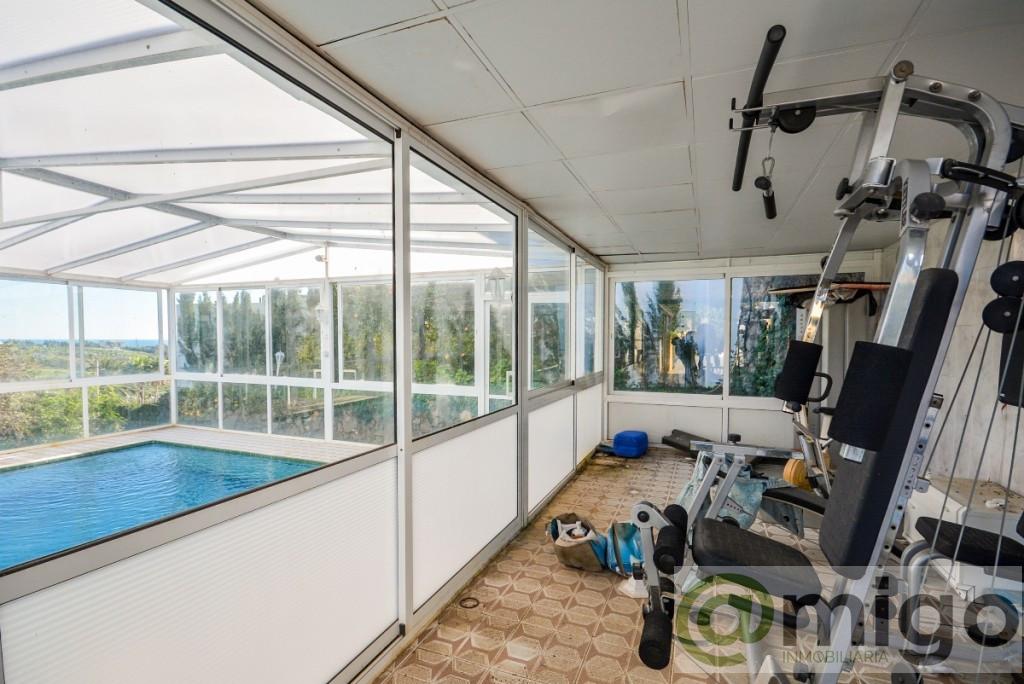 For sale of villa in Estepona