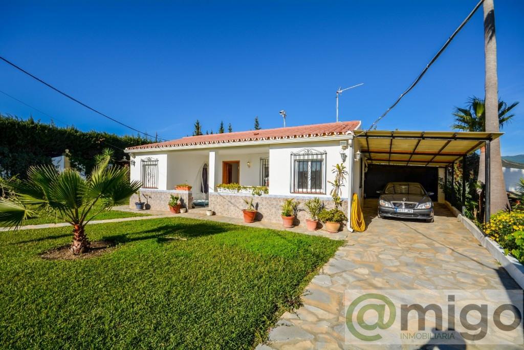 For sale of villa in Estepona