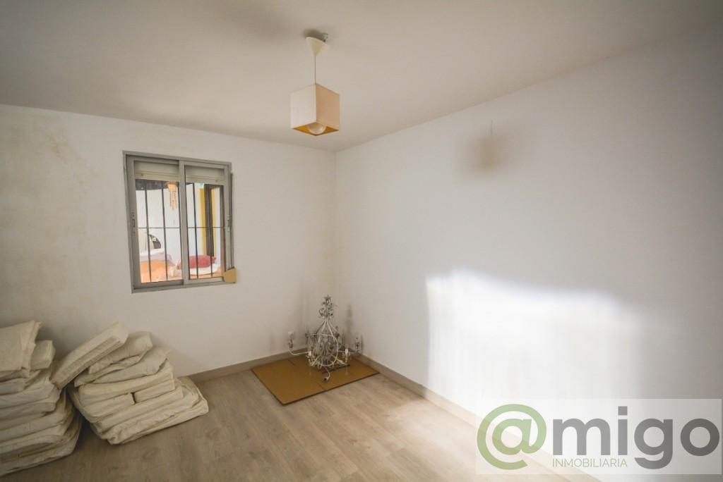 For sale of villa in Estepona