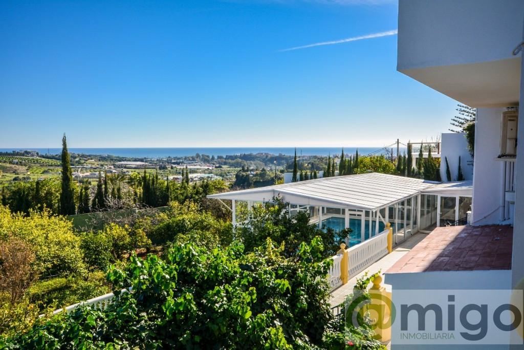 For sale of villa in Estepona