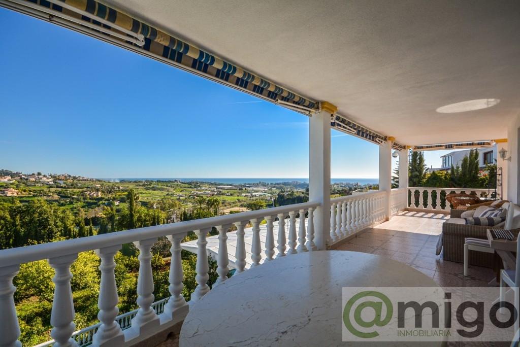 For sale of villa in Estepona