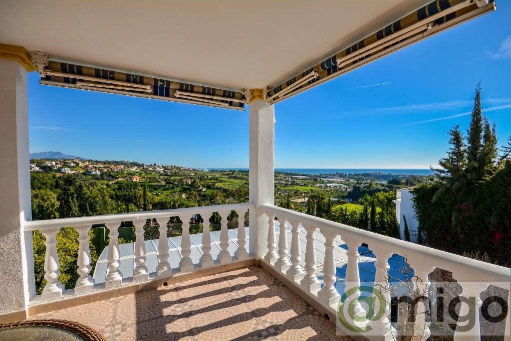 For sale of villa in Estepona