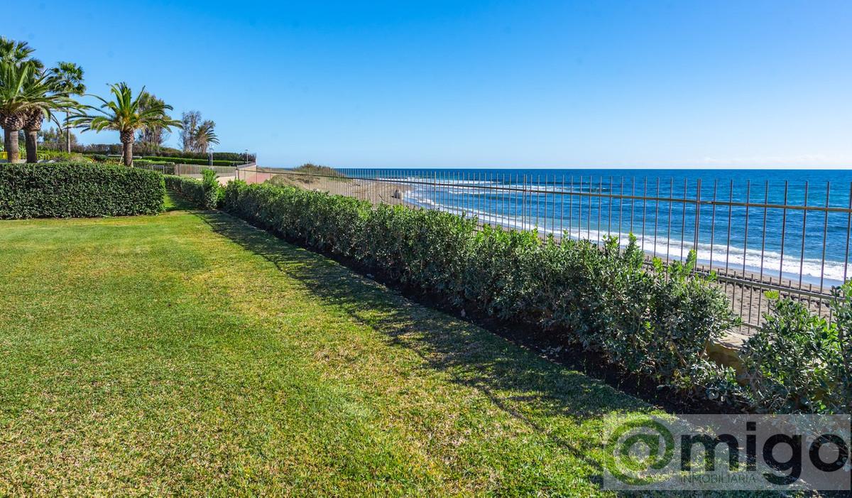 For sale of villa in Estepona