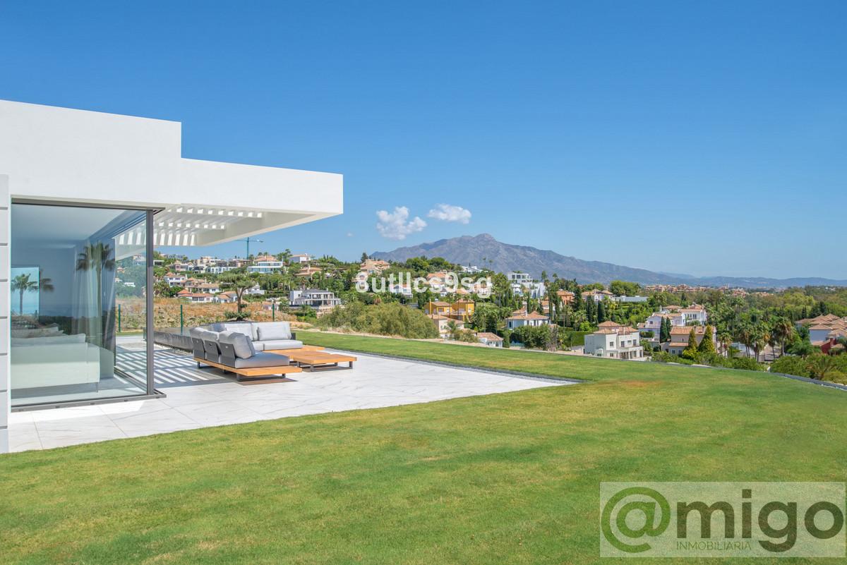For sale of penthouse in Marbella