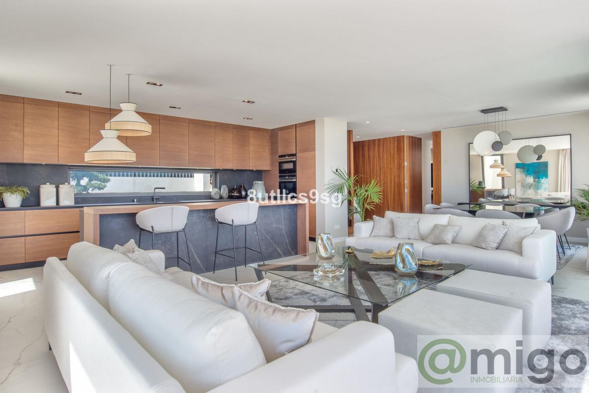 For sale of penthouse in Marbella
