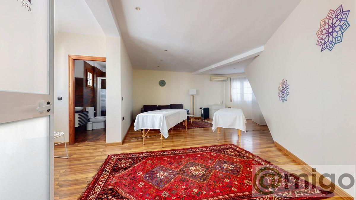 For sale of commercial in Málaga