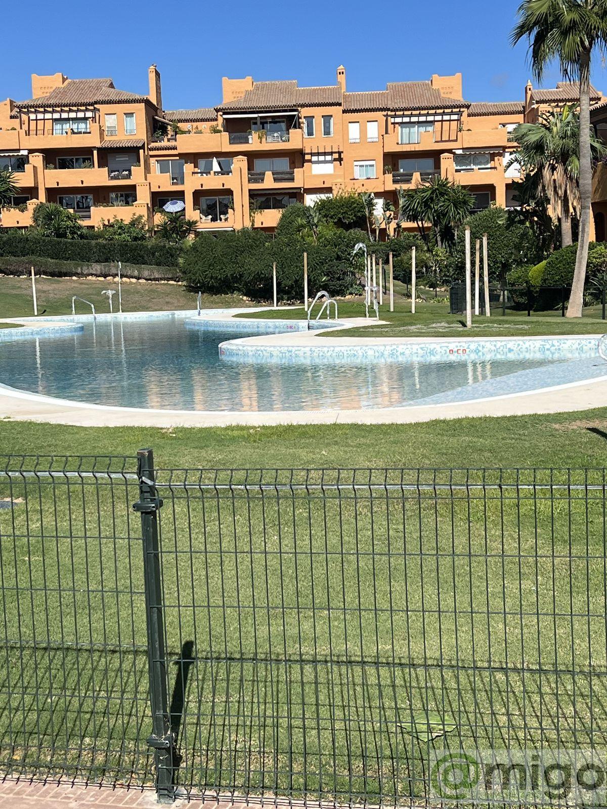 For sale of apartment in La Duquesa