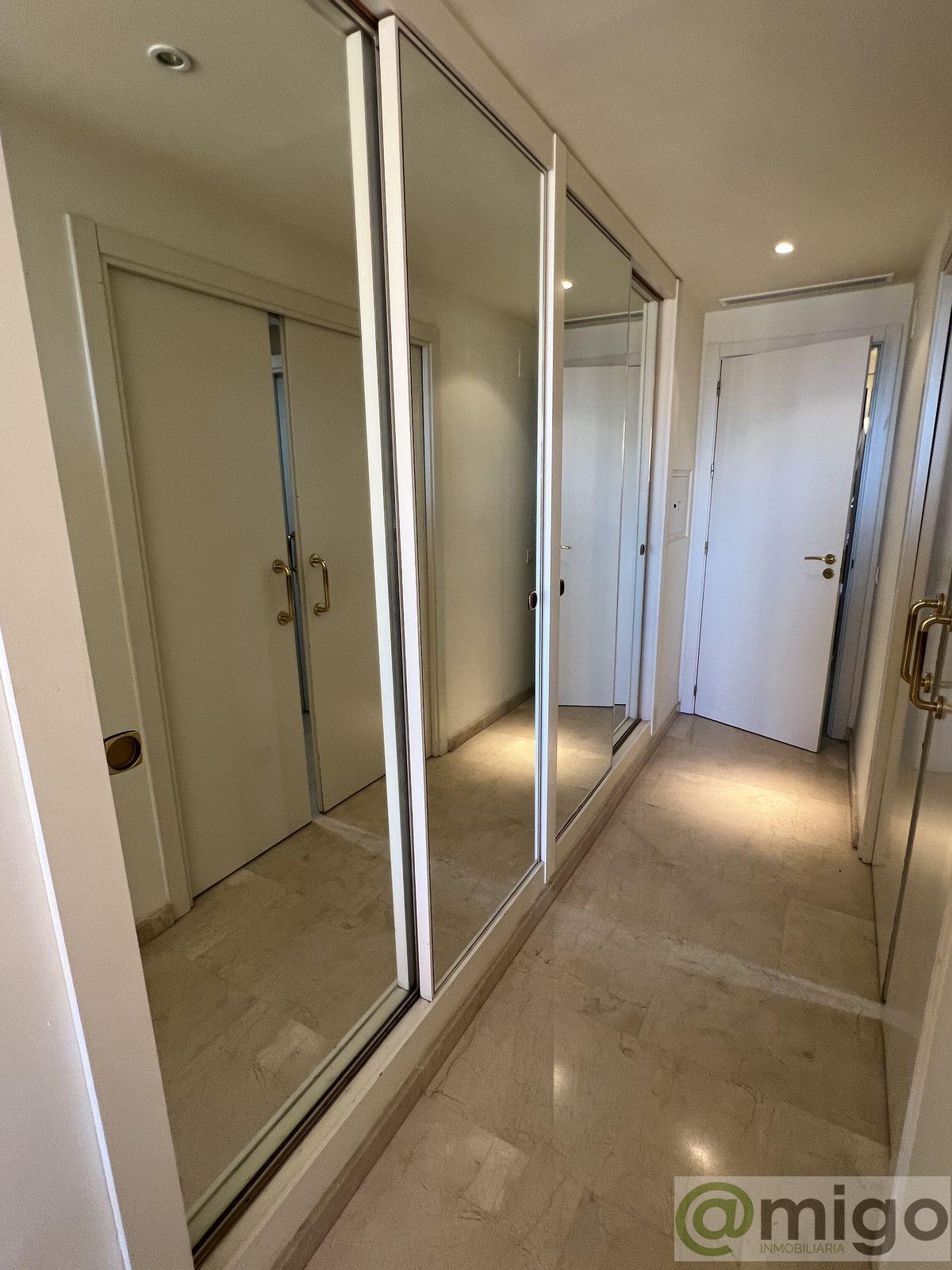 For sale of apartment in La Duquesa