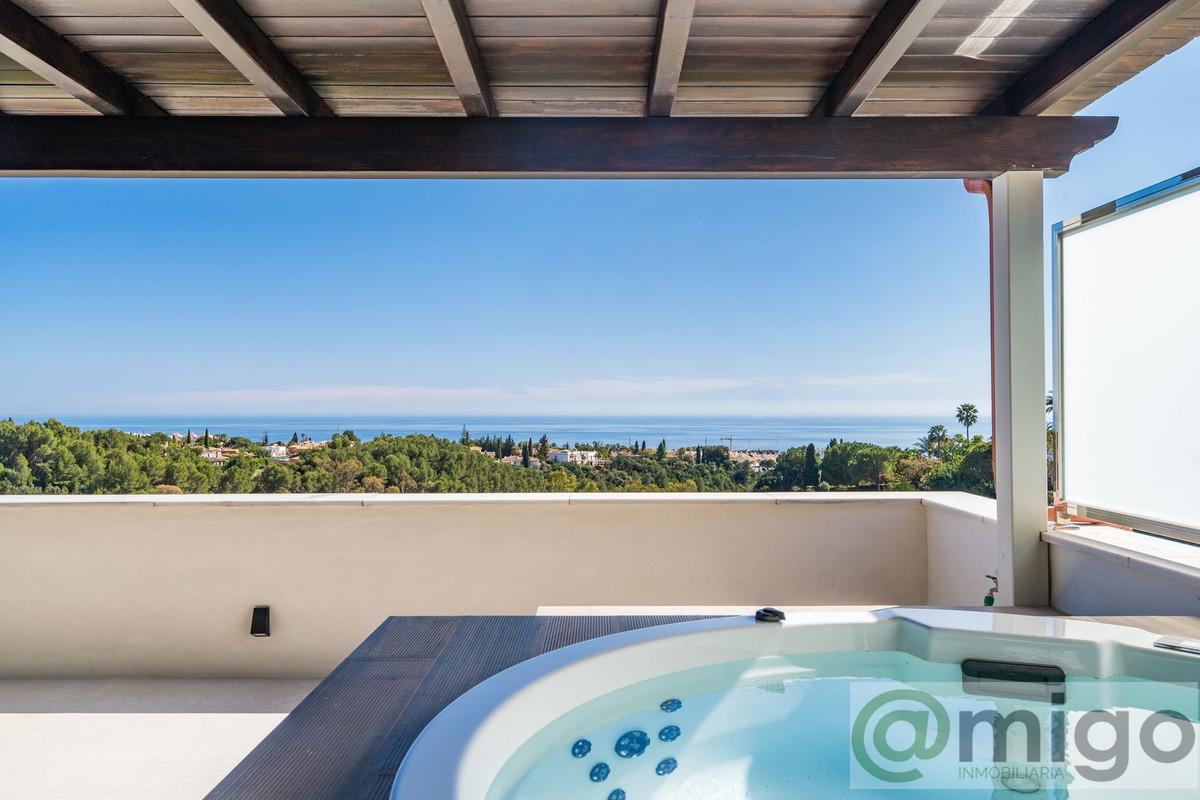 For sale of penthouse in Marbella
