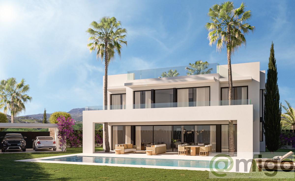 For sale of villa in Estepona
