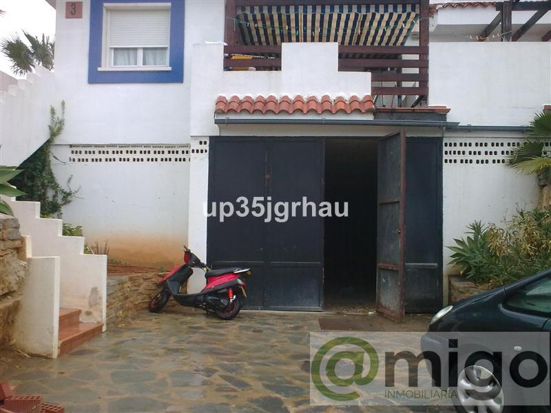 For sale of commercial in La Duquesa