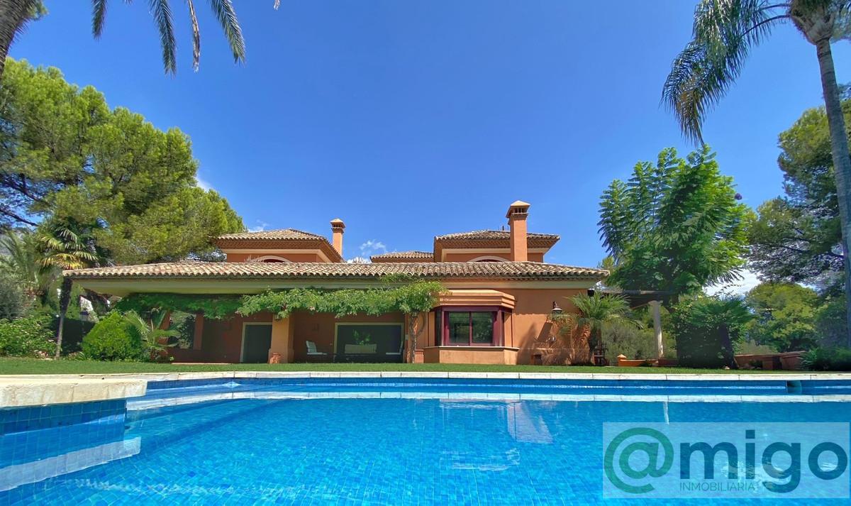 For sale of villa in Marbella