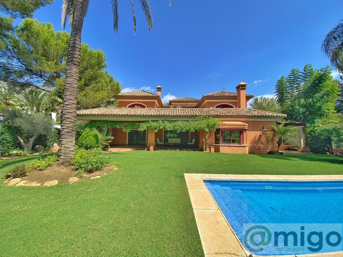 For sale of villa in Marbella