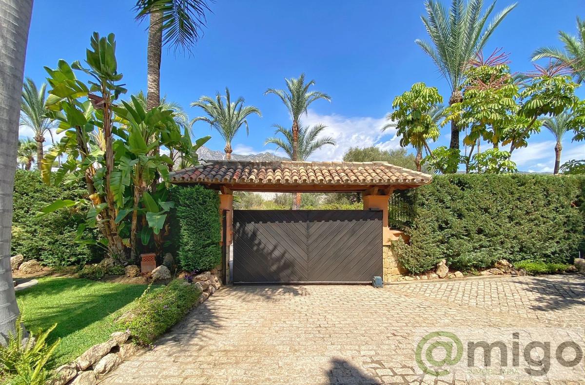 For sale of villa in Marbella