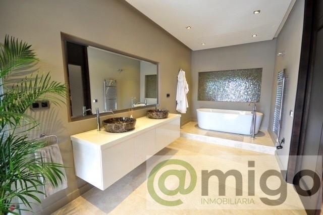 Продажа от

 Виллa на Marbella