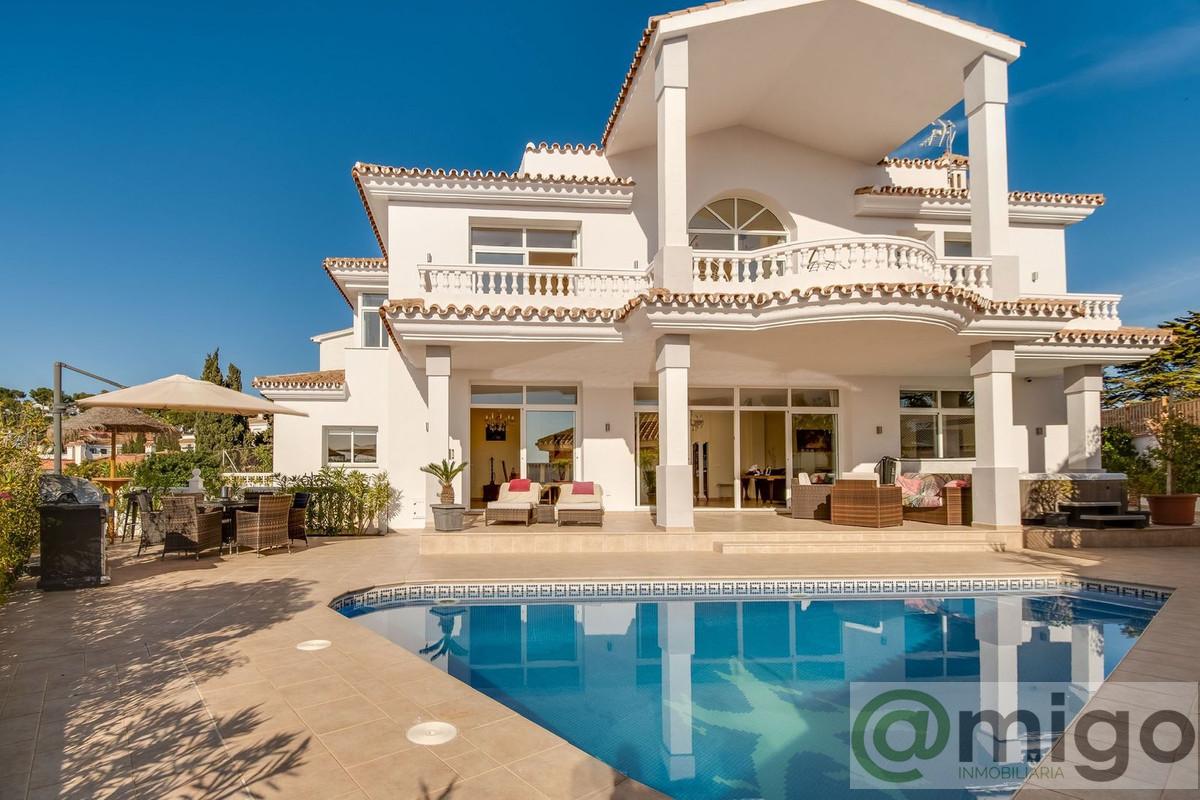 For sale of villa in Riviera del Sol