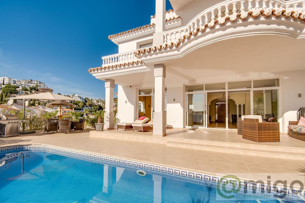 For sale of villa in Riviera del Sol