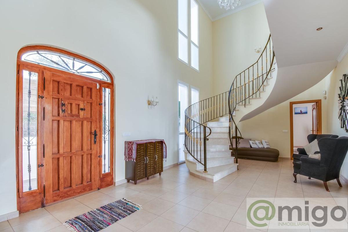 For sale of villa in Riviera del Sol