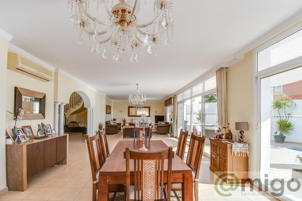 For sale of villa in Riviera del Sol