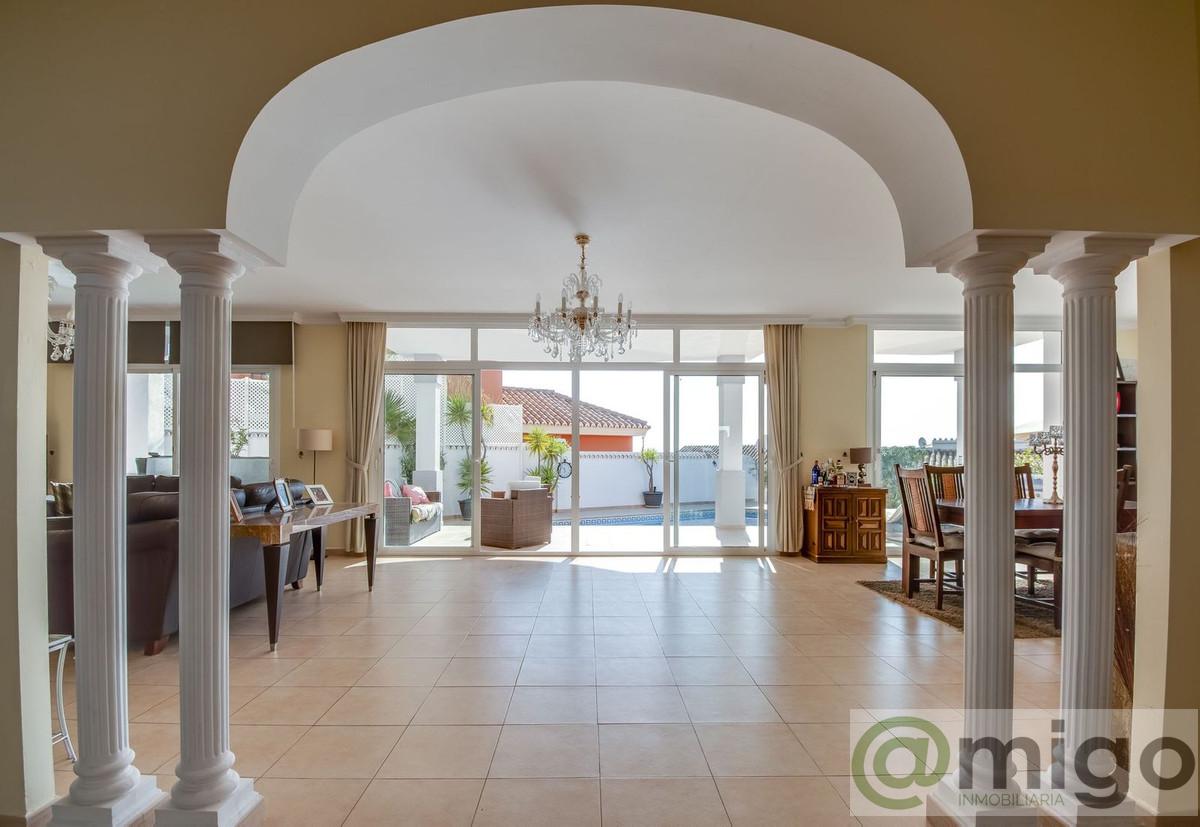 For sale of villa in Riviera del Sol