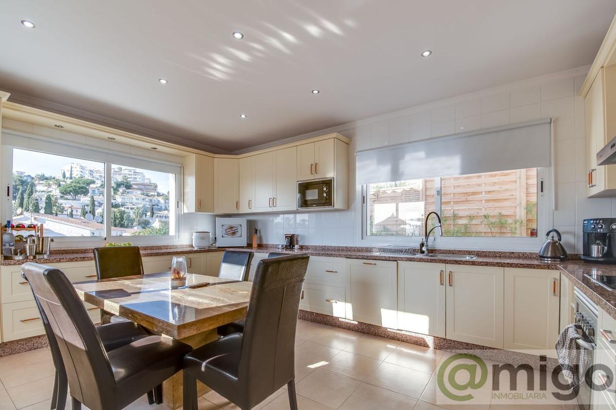 For sale of villa in Riviera del Sol