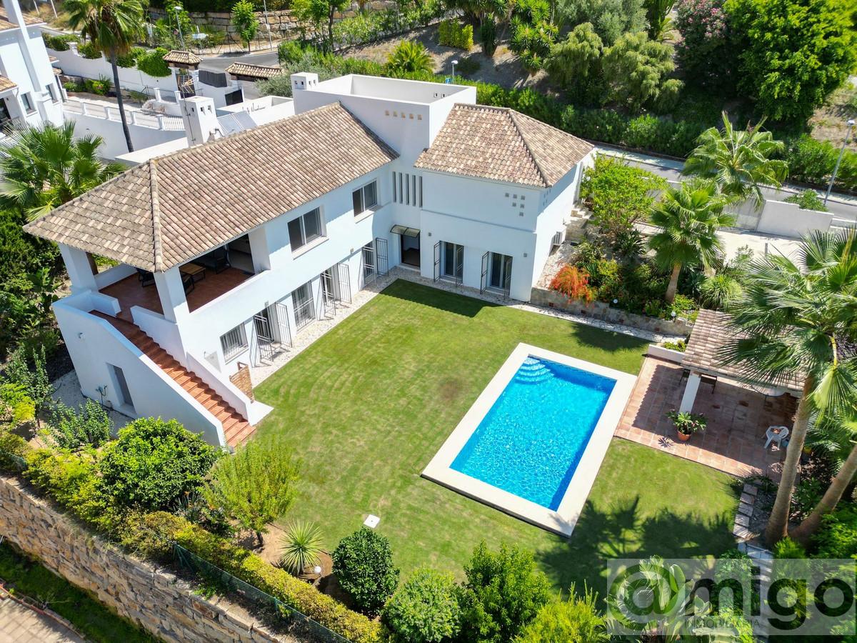 For sale of villa in El Paraiso