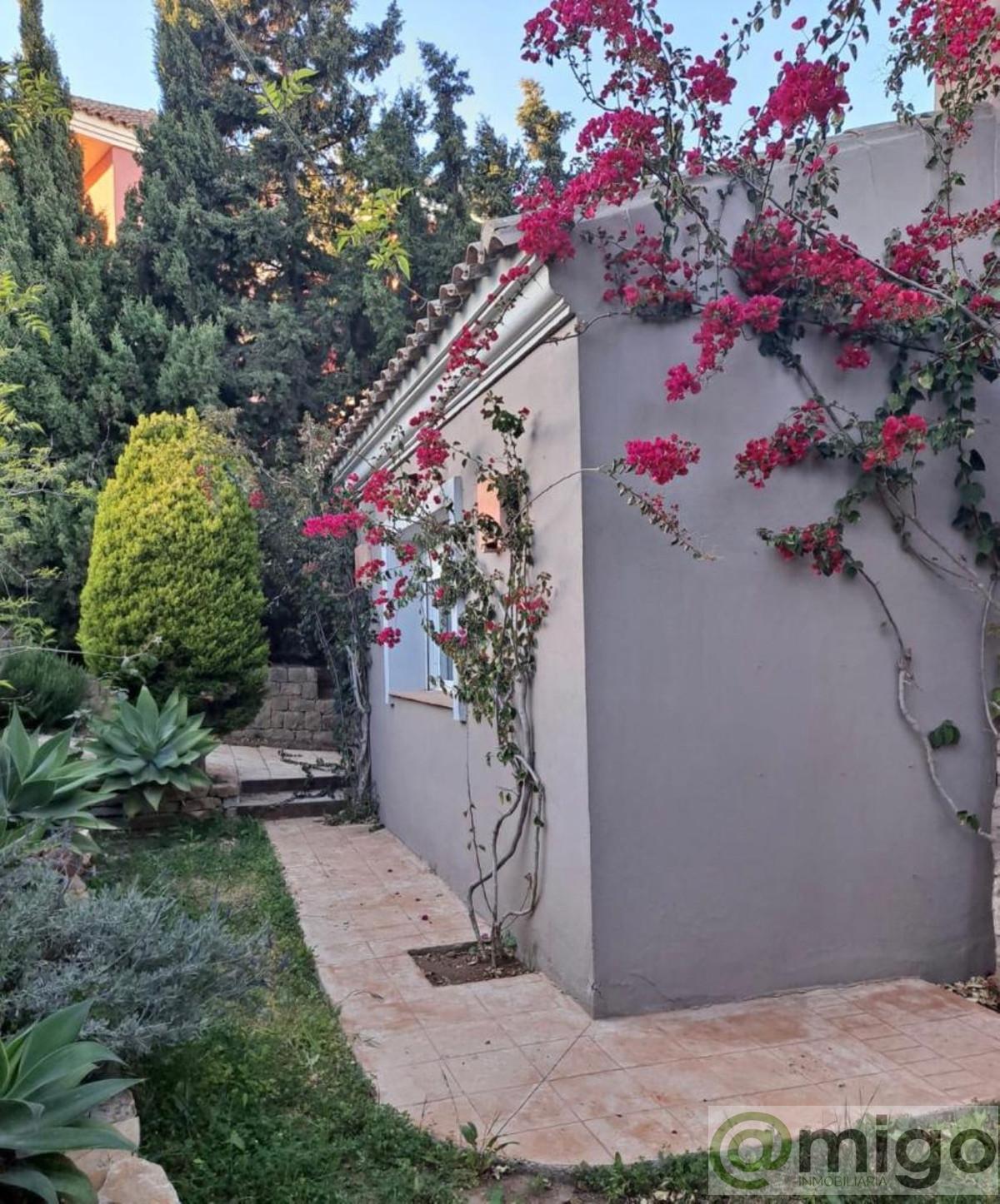 For sale of villa in Manilva