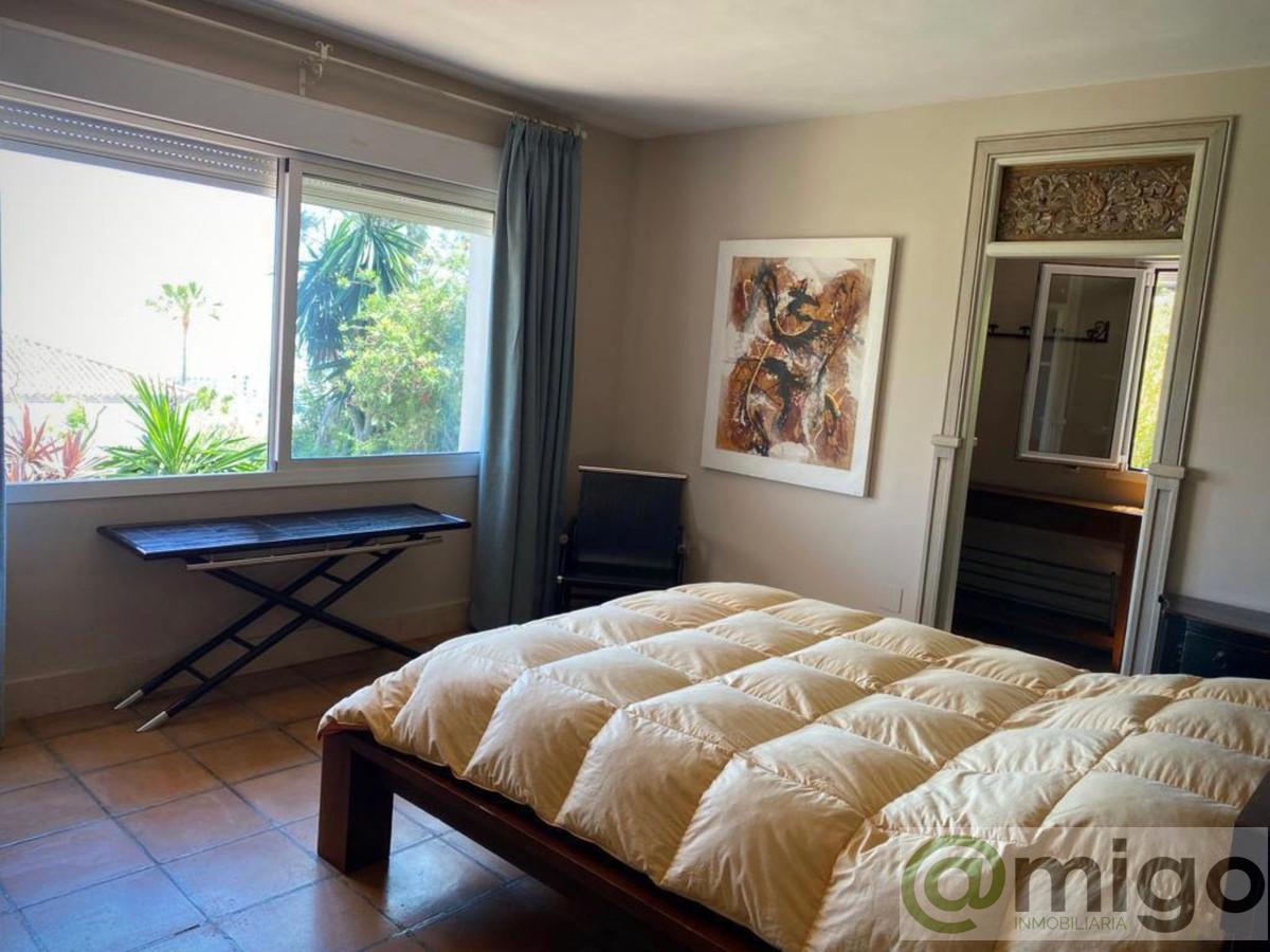 For sale of villa in Manilva