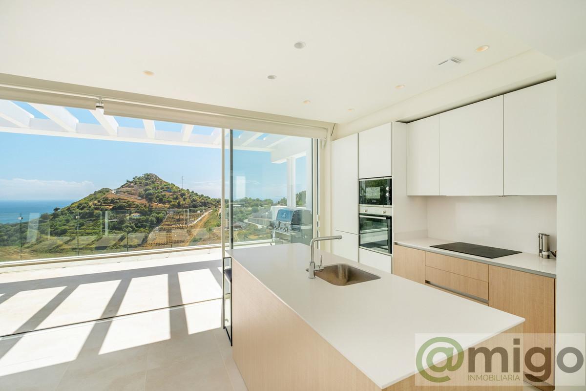 For sale of penthouse in Marbella