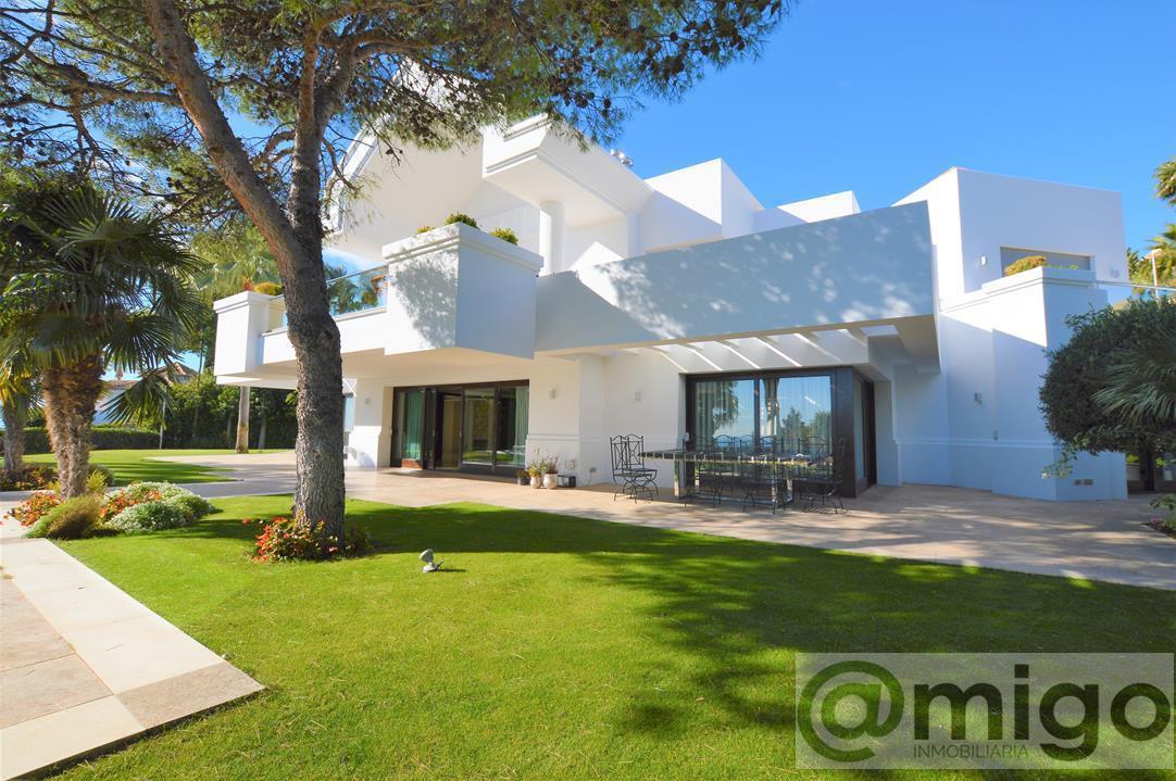 For sale of villa in Marbella