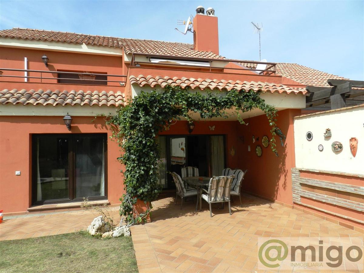 For sale of villa in La Duquesa