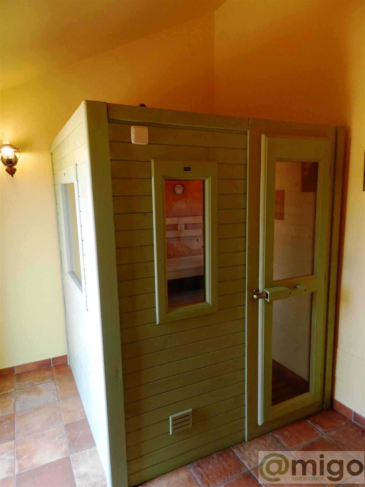 For sale of villa in La Duquesa