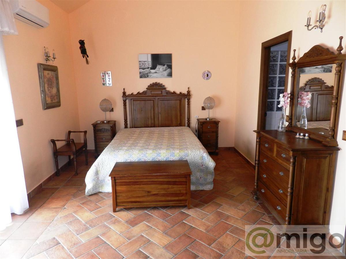 For sale of villa in La Duquesa