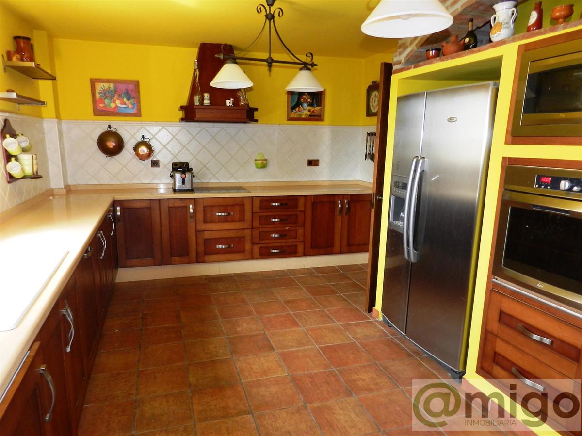 For sale of villa in La Duquesa