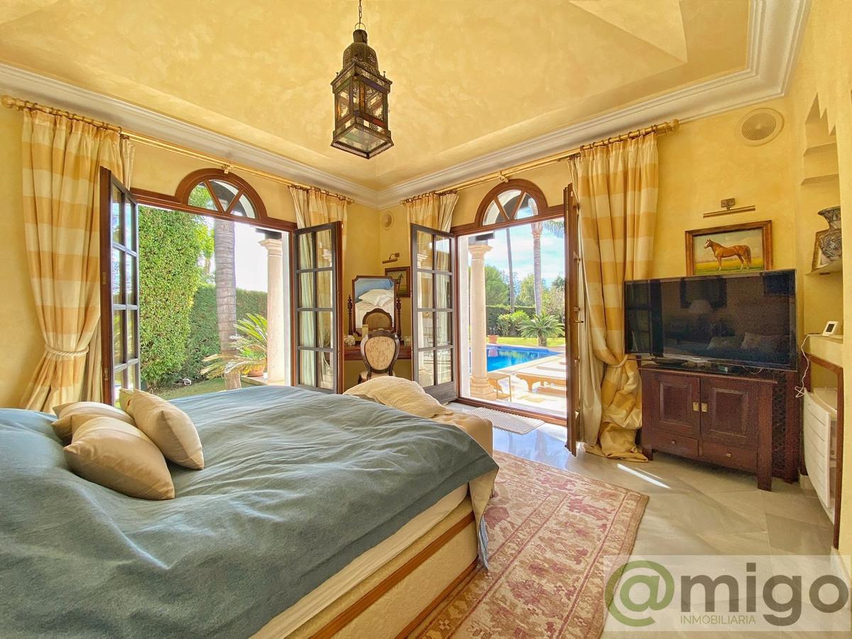 Продажа от

 Виллa на Marbella