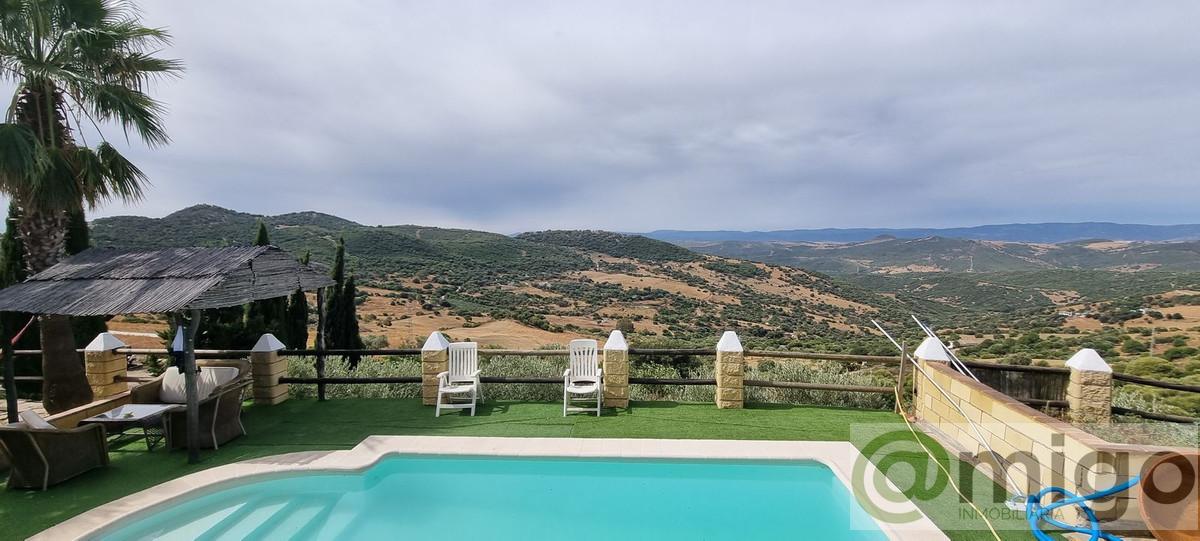 For sale of villa in Casares