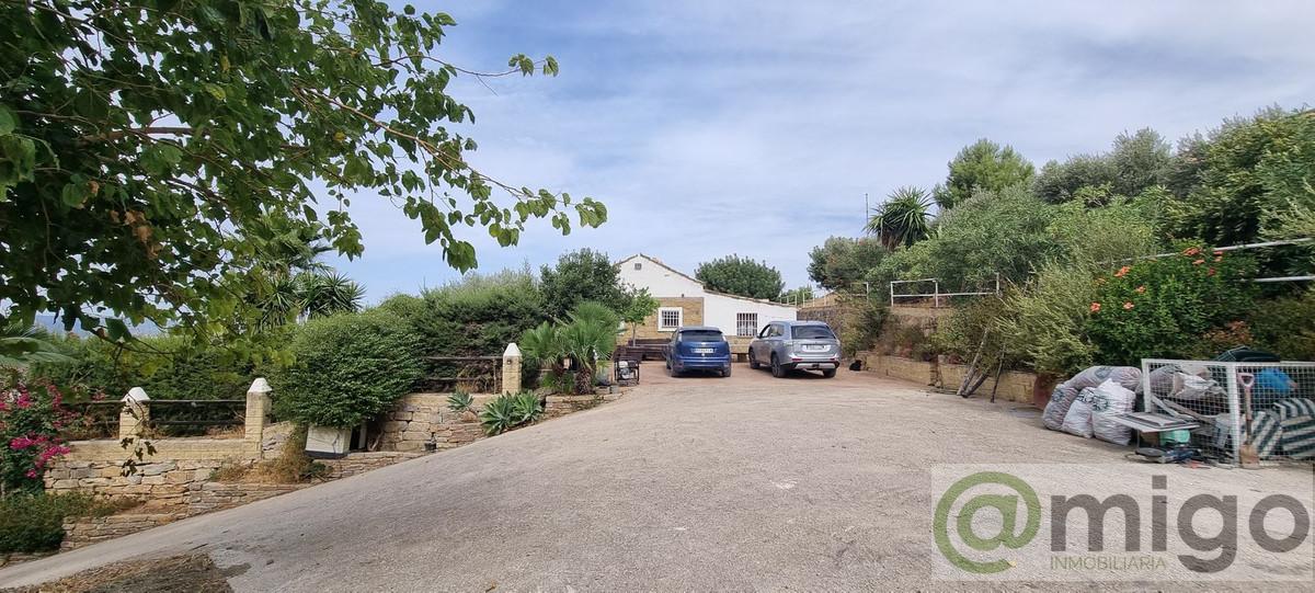 For sale of villa in Casares