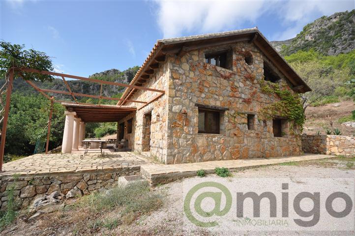 For sale of villa in Casares