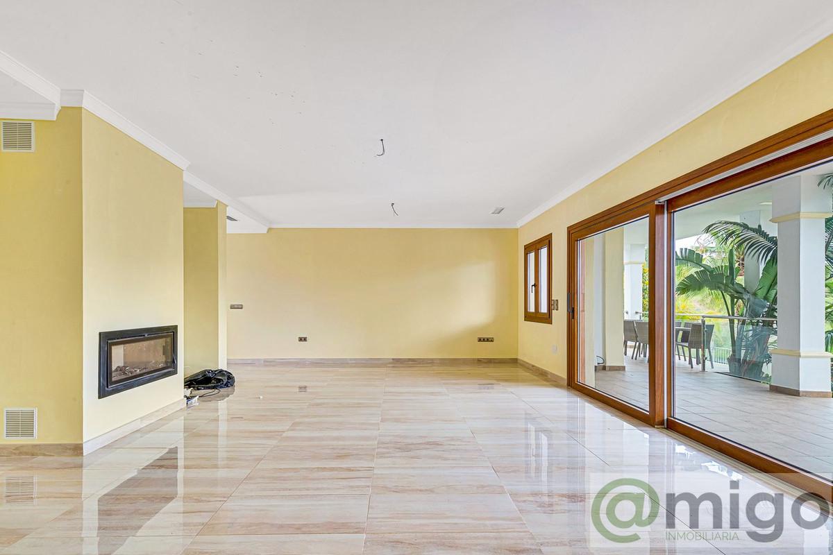 For sale of villa in La Cala Golf