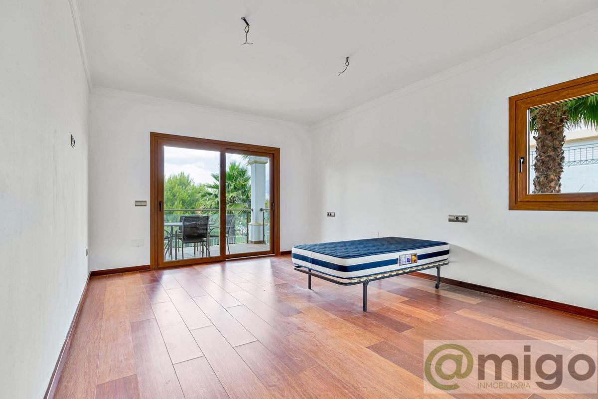 For sale of villa in La Cala Golf